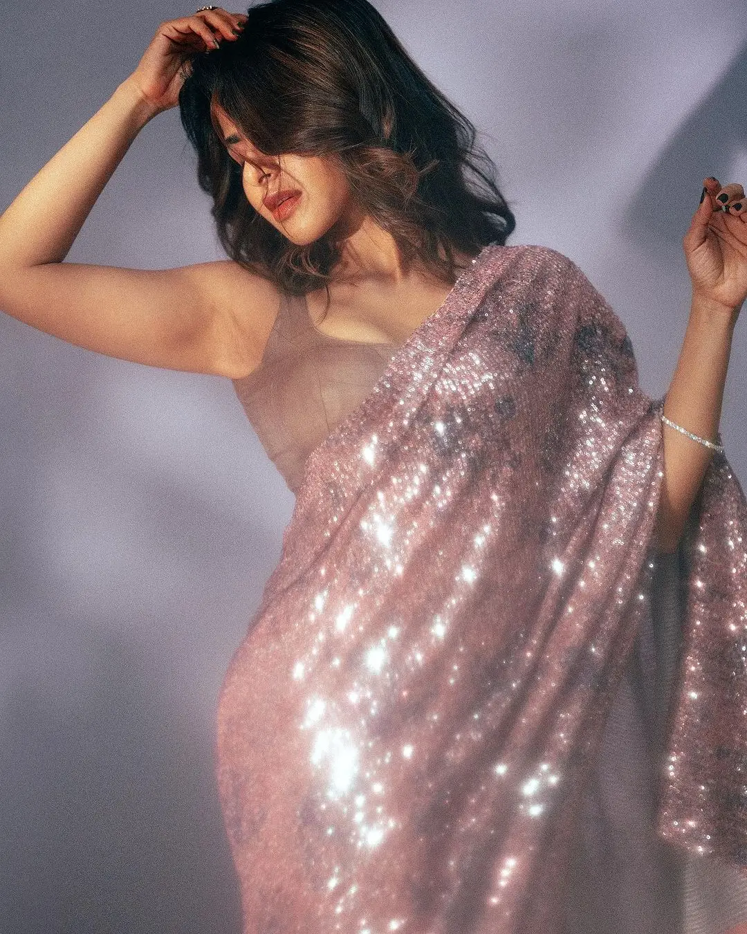 Indian Girl Iswarya Menon In Traditional Pink Saree Sleeveless Blouse